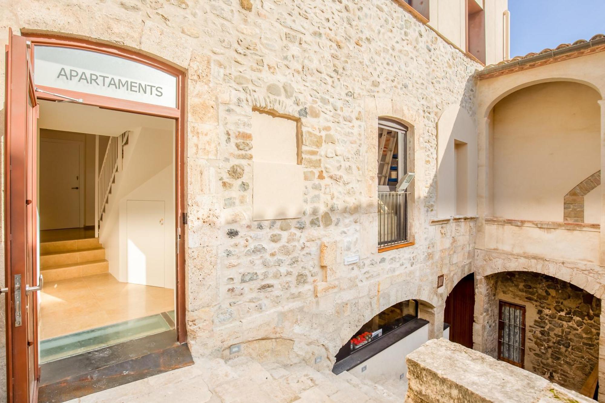 Can Cintet 1 Apartamento En La Plaza De Besalú Dış mekan fotoğraf
